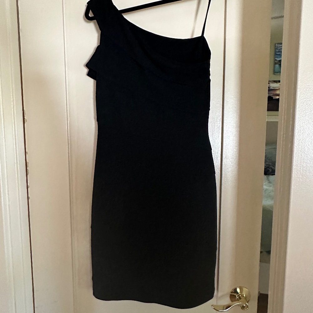 Black one shoulder bodycon cockail dress